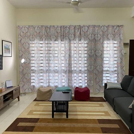 Spacious Cozy Lakeville Homestay 4 Bedrooms All With Aircond Seri Iskandar Exterior photo