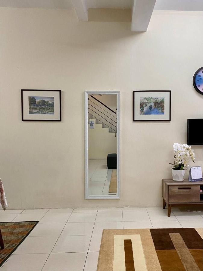 Spacious Cozy Lakeville Homestay 4 Bedrooms All With Aircond Seri Iskandar Exterior photo