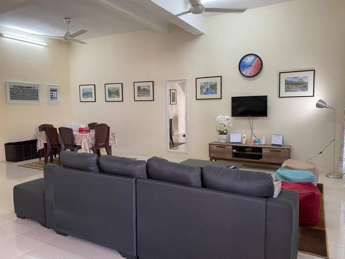 Spacious Cozy Lakeville Homestay 4 Bedrooms All With Aircond Seri Iskandar Exterior photo