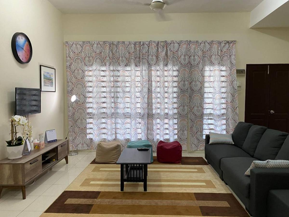 Spacious Cozy Lakeville Homestay 4 Bedrooms All With Aircond Seri Iskandar Exterior photo